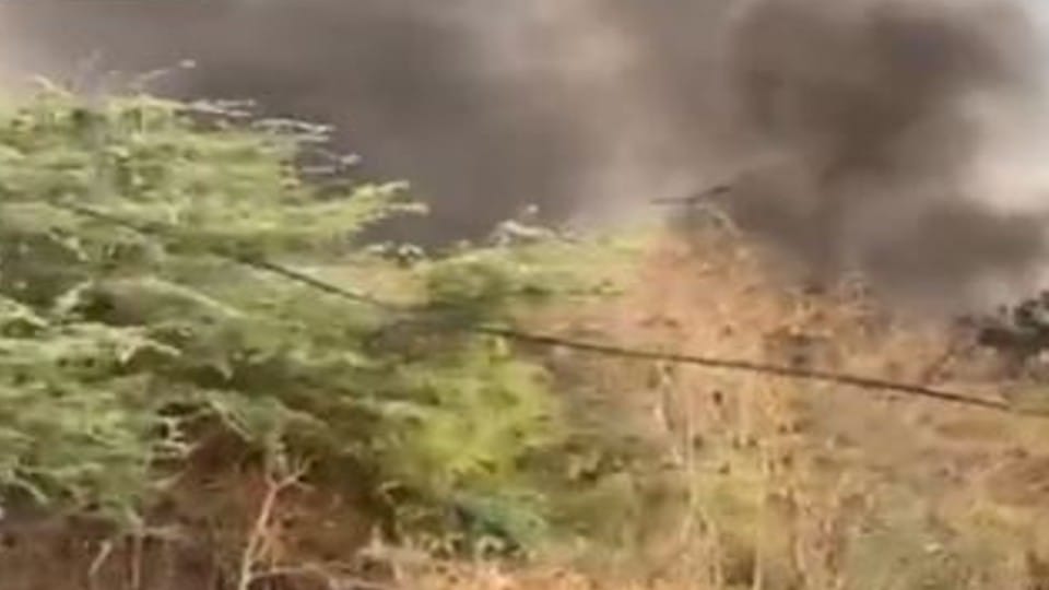 people difficulty breathing due to smoke after garbage set on fire in agra