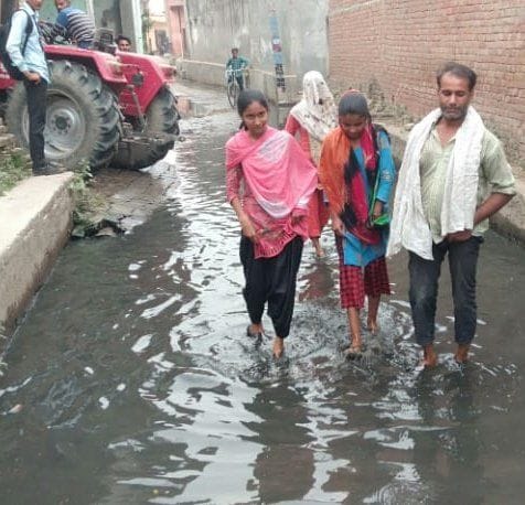 Waterlogging in the village for many days due to Rajbha overflow