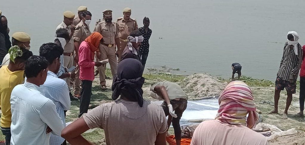 Dead body of a young man excavated under the supervision of relatives along with SDM, CO