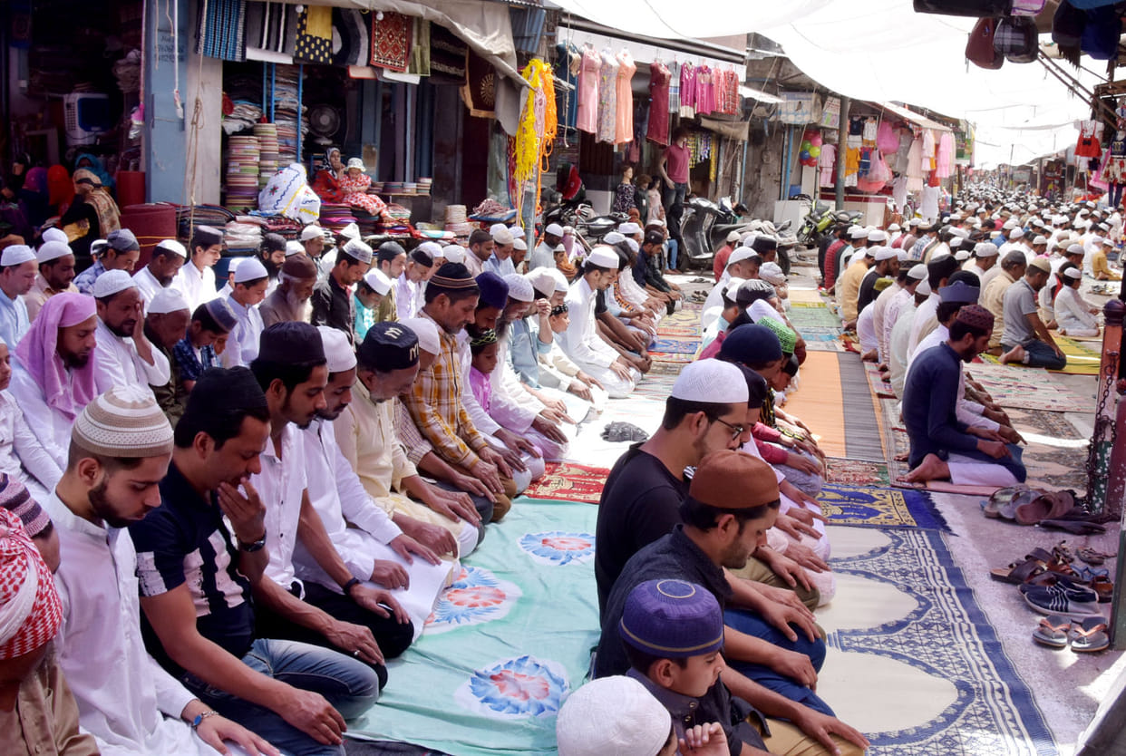 Friday prayers offered with aqeedat