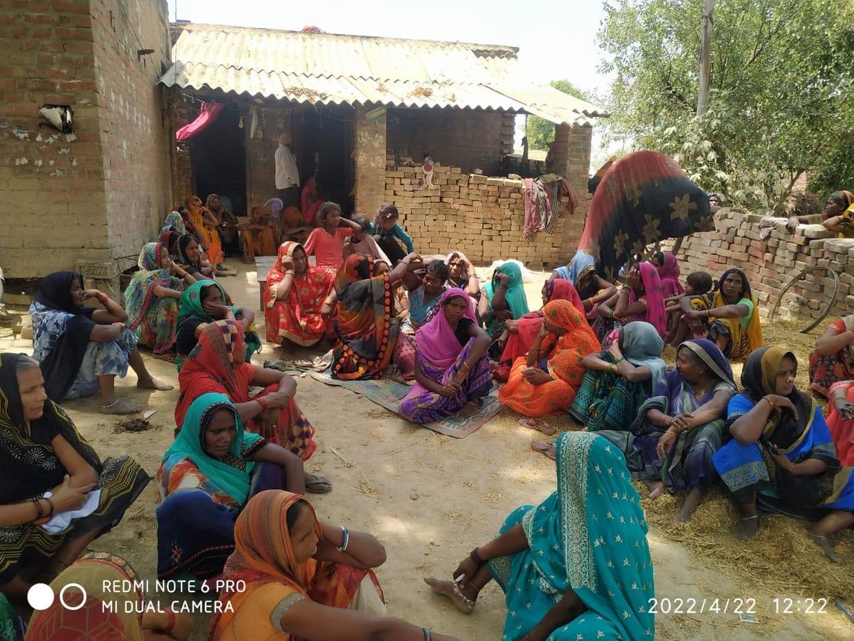 Labour beaten to death in jaunpur by accused of mobile theft uproar in family