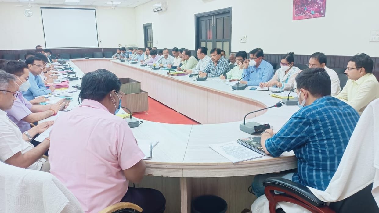 Mathura: Zebra crossing and direction board will be installed at the intersections