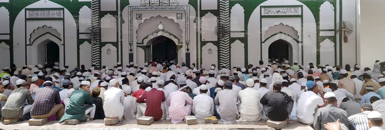 On the third Friday of Ramadan, the Rojedars asked for brotherhood