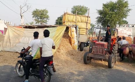 Two laborers injured after tractor-trolley overturned
