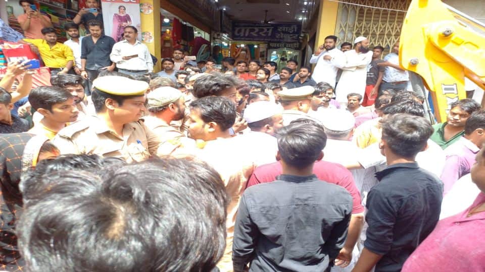 encroachment removed by bulldozer in Etah markets