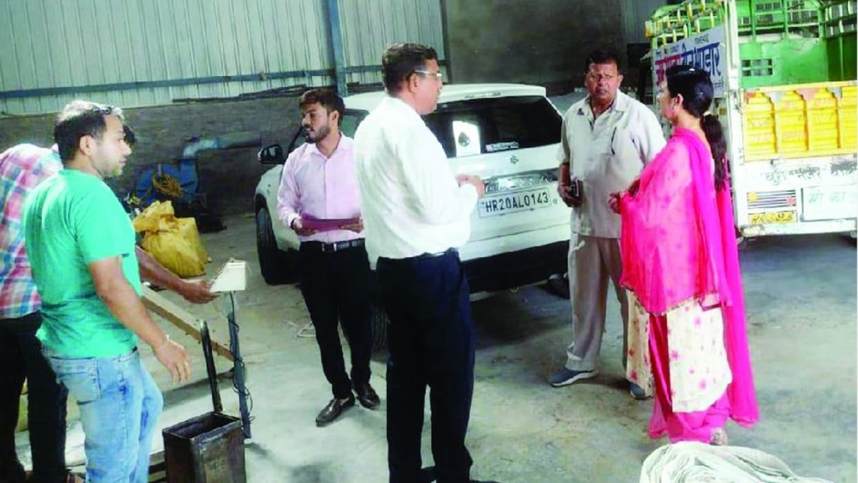 Chief Minister Flying Squad raided the warehouse in Chaudharywali of Hisar