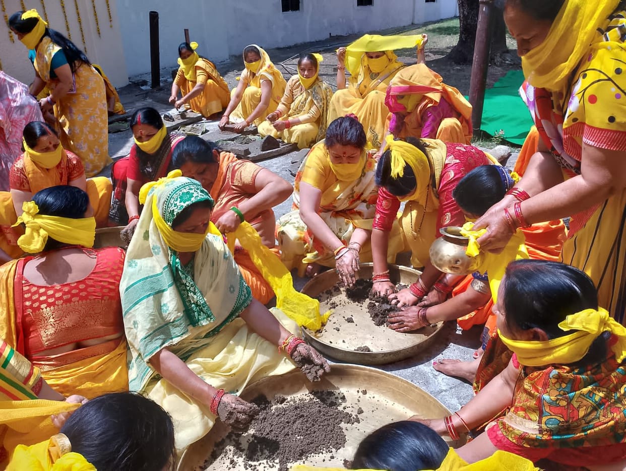 Women pour sesame oil for the consecration of Badri Vishal