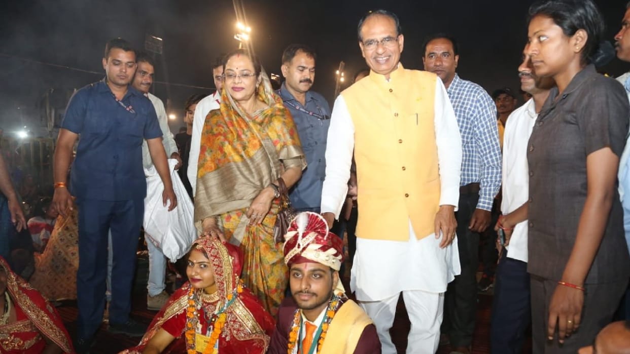 Madhya Pradesh: Chief Minister Kanya vivah Yojana resumed, Shivraj danced to the beat of the drum, welcomed the married procession