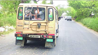 Baghpat News: School buses are being run without permits and family members are also negligent in rules