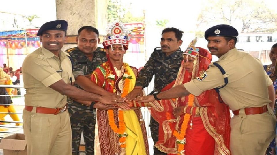 Odisha: Surrendered Naxals tie knot in presence of police, CRPF