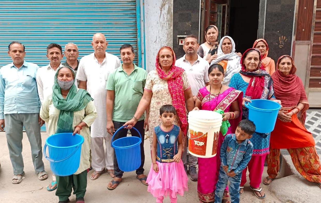 Water is not coming in Devnagar's street number-5 for four days