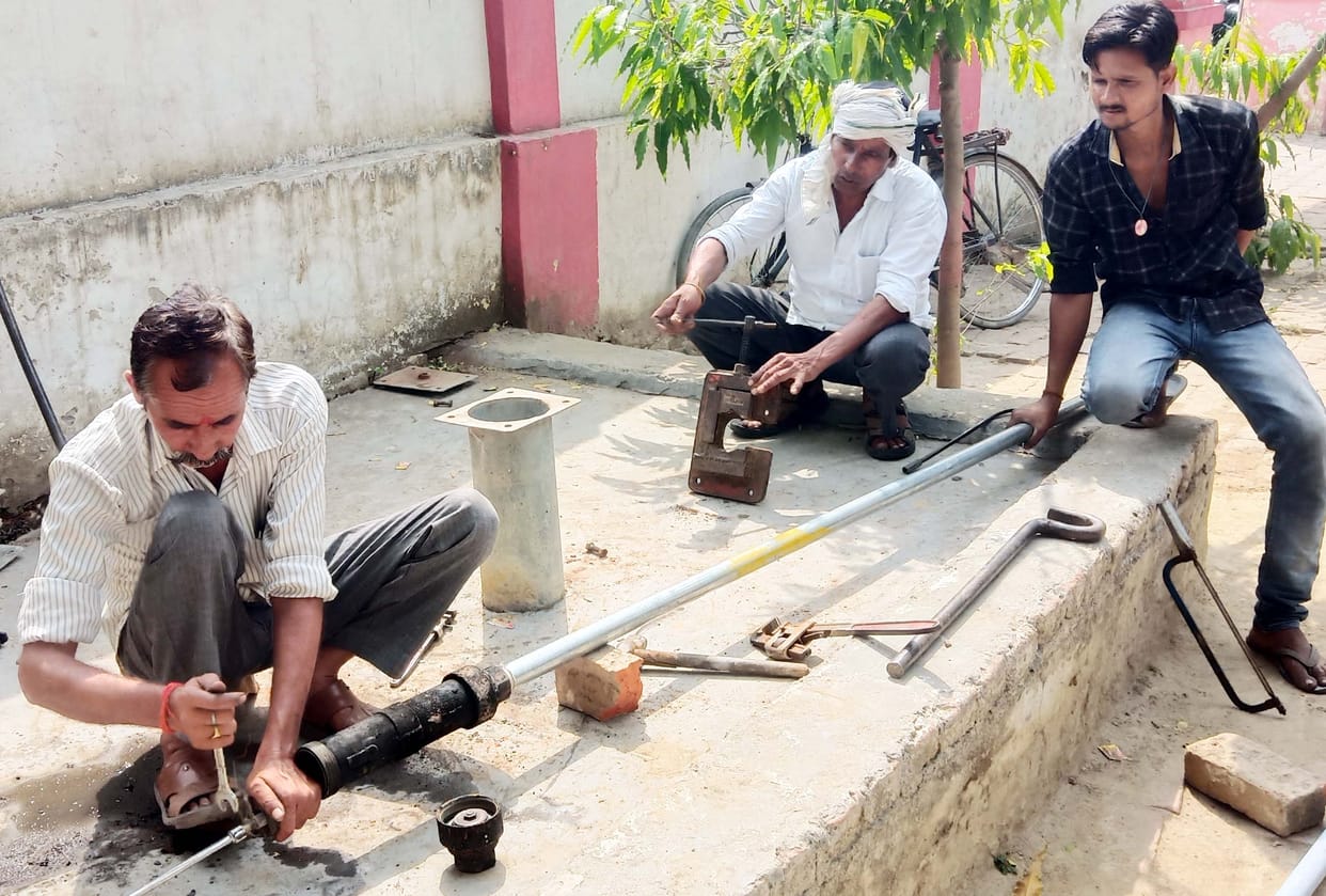 One hand pump of Puwayan police station is done right, two will be repaired soon