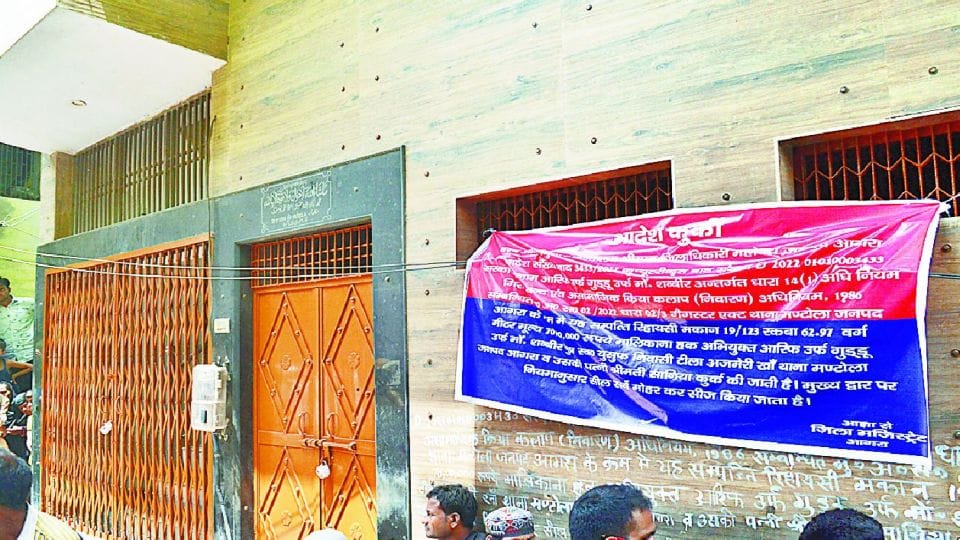 police seized property of bookie Arif under gangster act in agra
