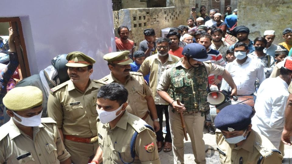 police seized property of bookie Arif under gangster act in agra