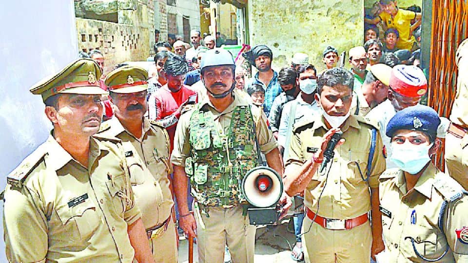 police seized property of bookie Arif under gangster act in agra