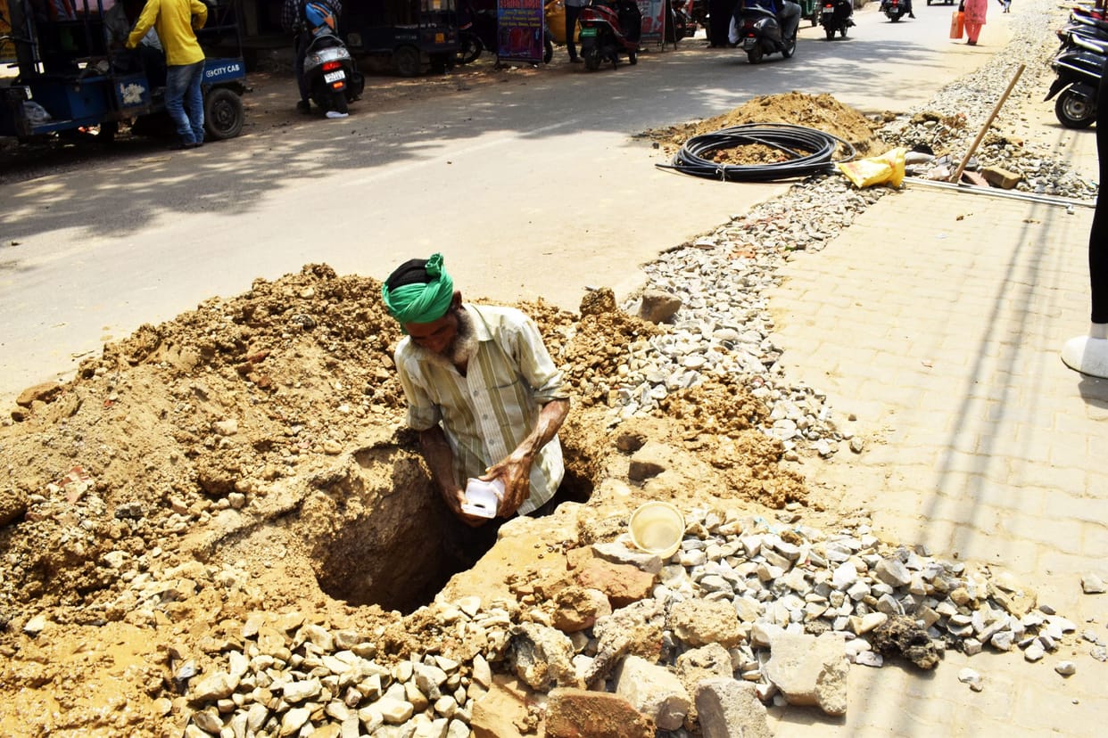 Dig the roadway crossing from Lal Tamarind intersection