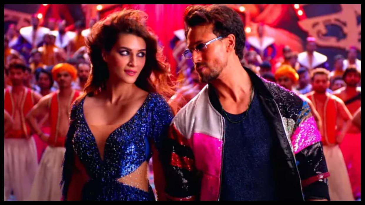 Tiger shroff and kriti sanon repeats hook up step of whistle baja in Heropanti 2 new song whistle baja 2