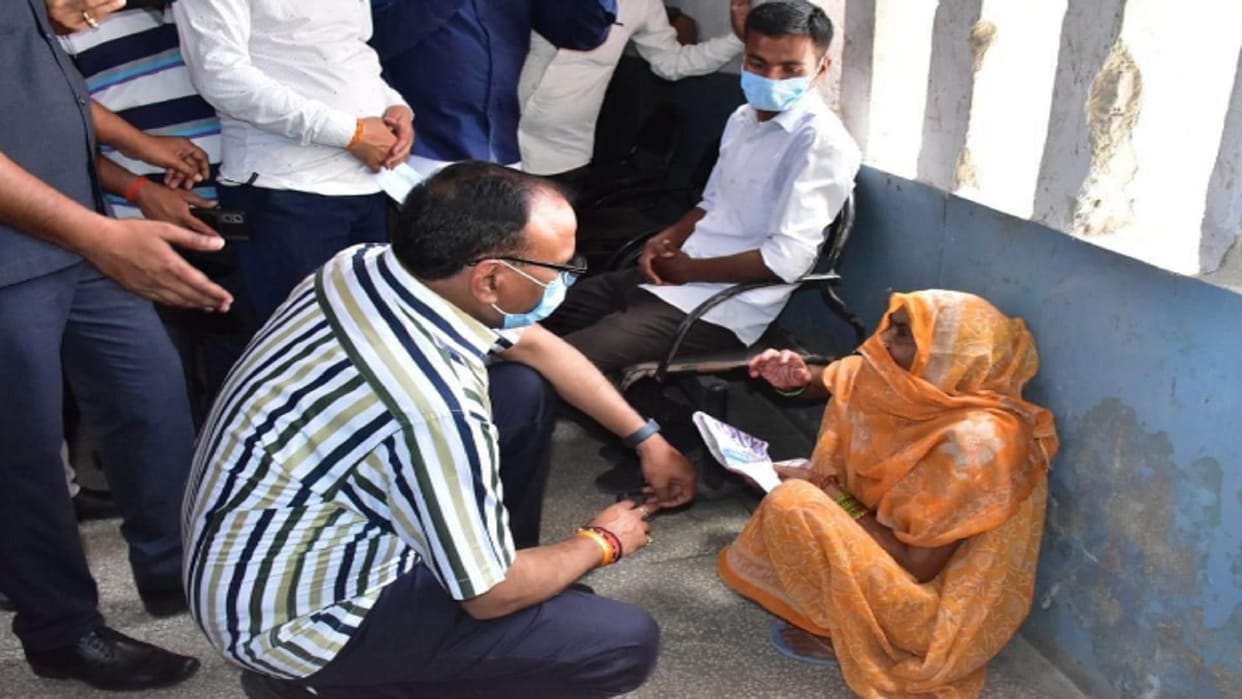 Brajesh Pathak suddenly reached the hospital: Deputy CM reached the fair to confirm if the workers were absent in the hospital