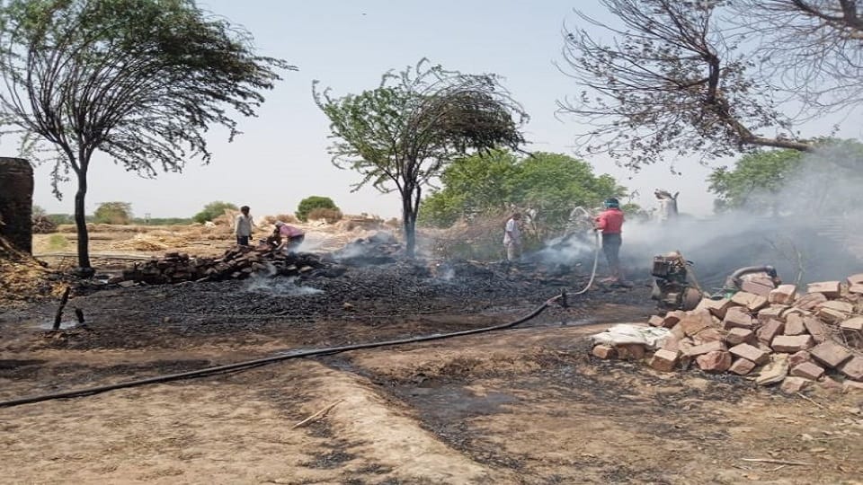 Innocent boy burnt alive due to fire in hut agra 