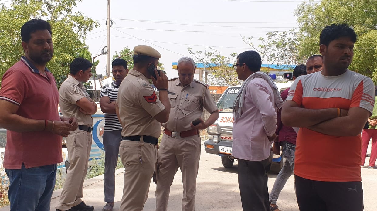 Death of three youths returning home after doing duty from the company, accident on Prithla flyover, the driver hit the bike