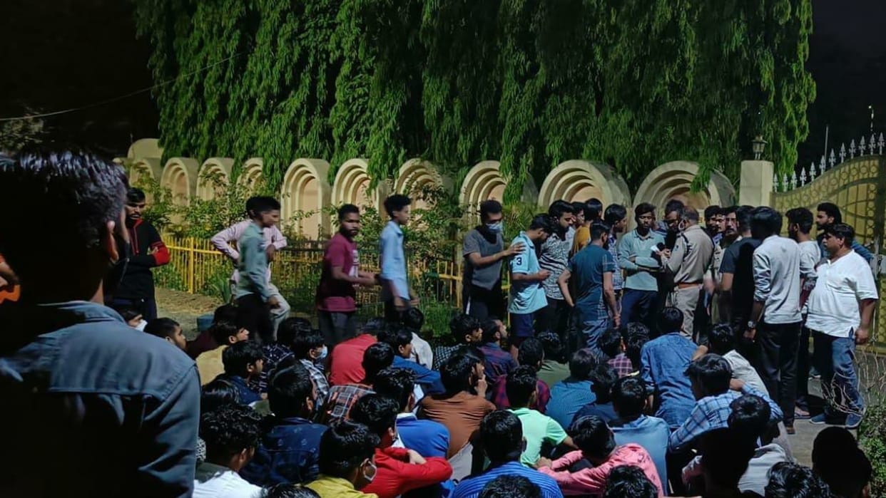 BU Police accused of assaulting a student: NSUI members surrounded the Vice Chancellor's residence, shouting slogans against the police