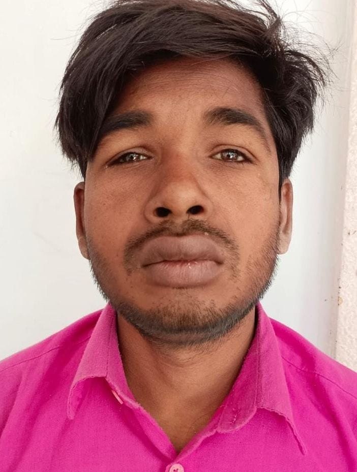 hardoi news,Radheshyam wanted to distribute the jewelery along with the farm