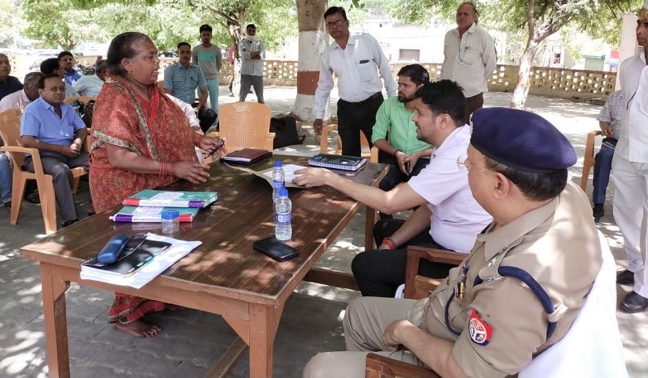 hardoi news,Reprimanded the accountant found roaming