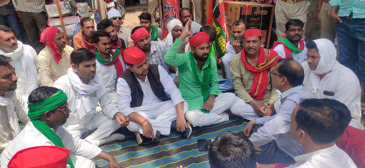 over power cut, Angry Sadar MLA staged a sit-in
