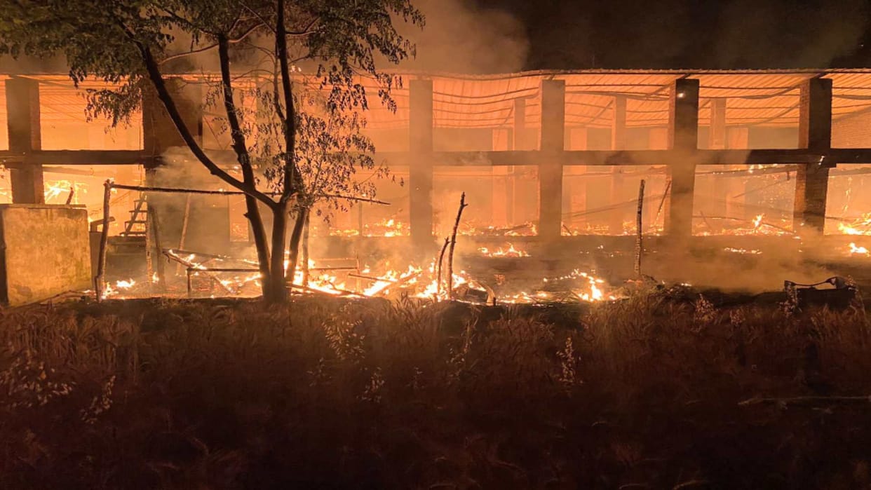 Poultry farm burnt to ashes in una, 5300 chickens burnt alive