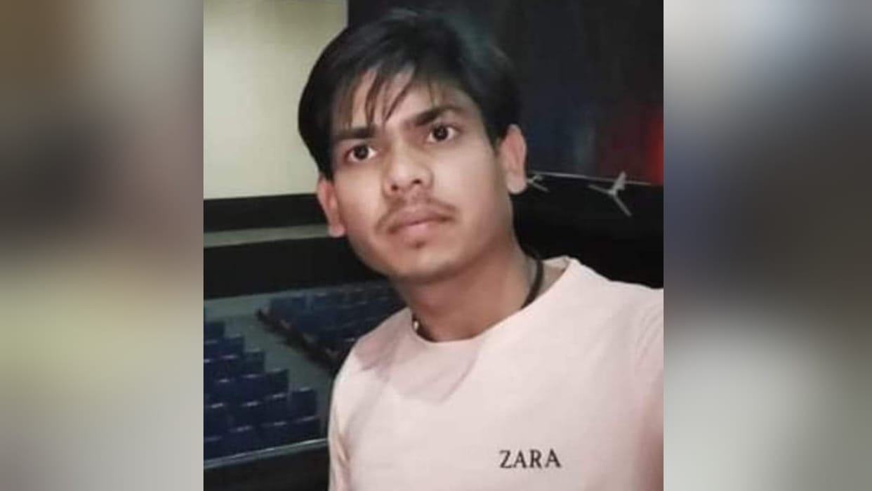 Shahjahanpur government teacher car falls in miner died by drowning