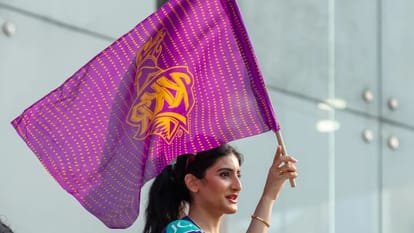 Gujarat Titans beats Kolkata knight riders by eight runs natasha enjoys hardik inning
