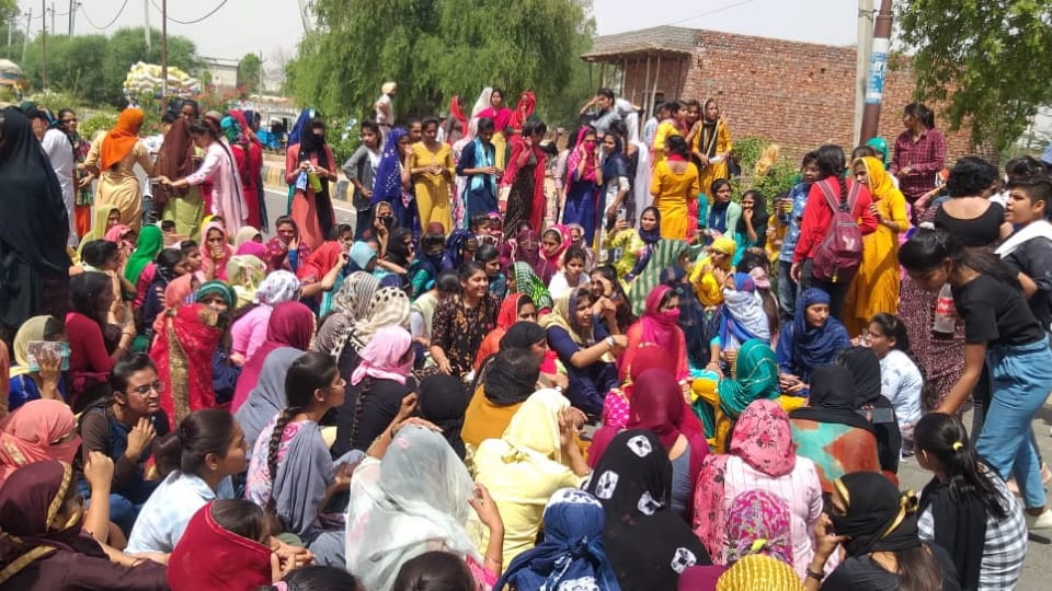 Girl Students protest outside college in Tohana