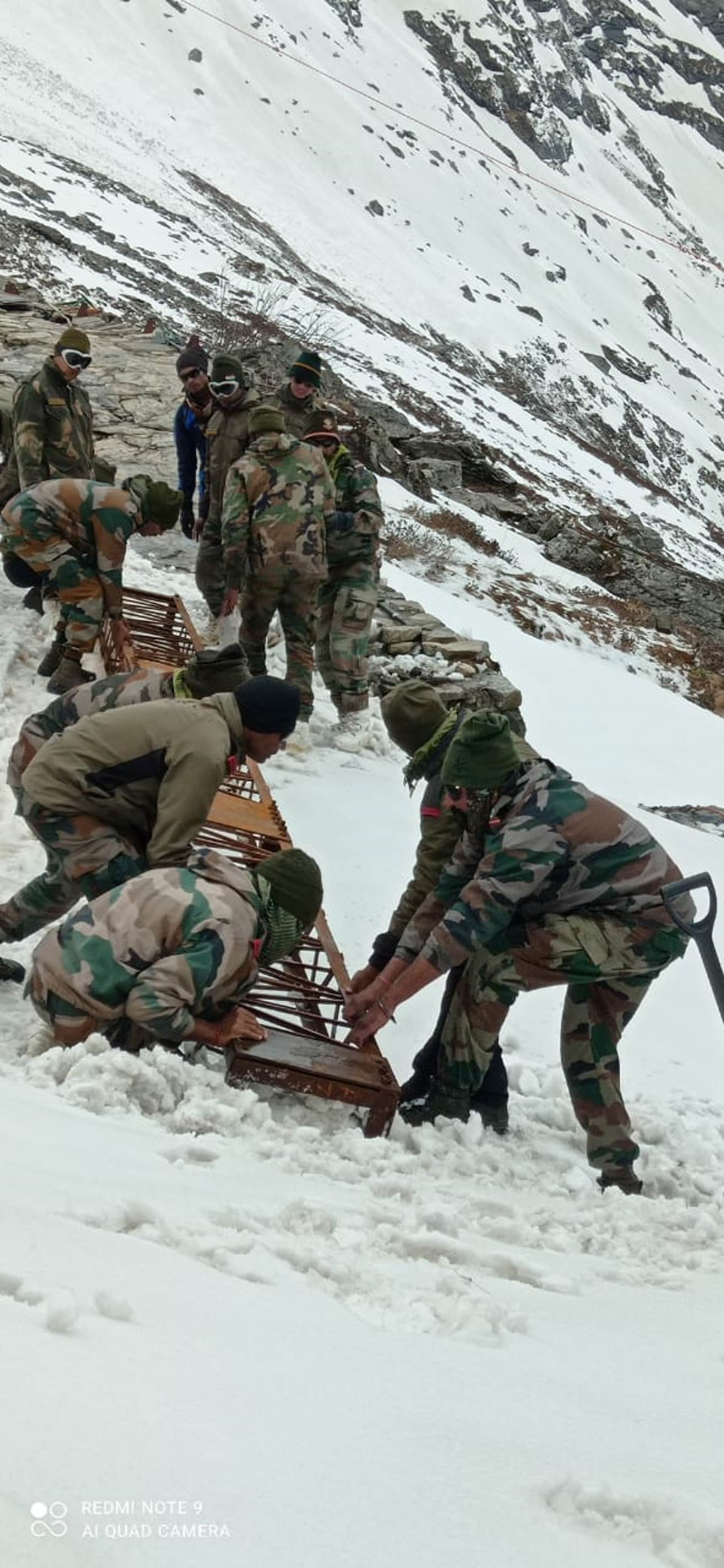 Army soldiers removed snow from two km route of Hemkund, Hemkund Sahib door opening date