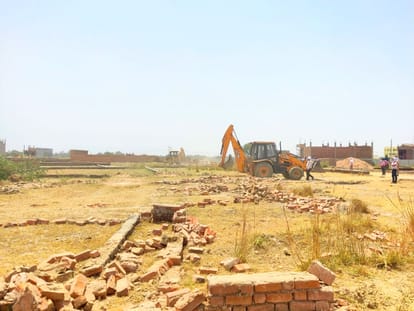 Action of Kanpur Development Authority on land mafia, bulldozer launched on illegal construction 