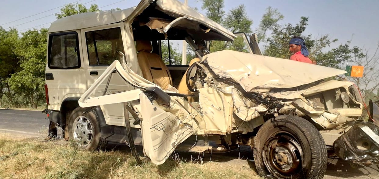 Fierce collision between Bolero and bus in Farrukhabad, one dead and seven injured
