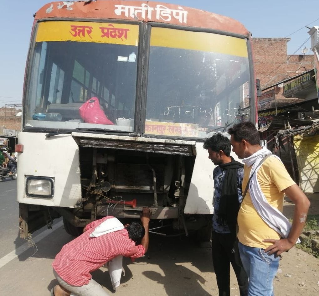 Kanpur Dehat : Sudden brake failure of bus going from Behmai to Lucknow, 20 passengers narrowly left