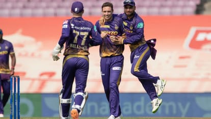 Gujarat Titans beats Kolkata knight riders by eight runs natasha enjoys hardik inning