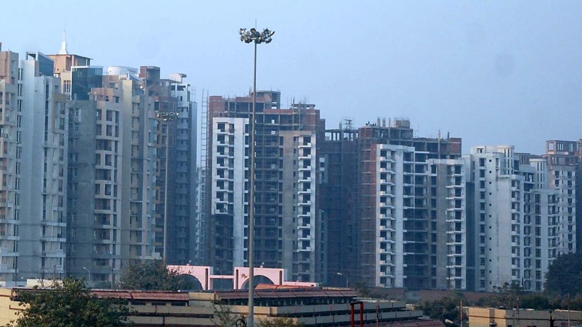 why the temprature goes so high in Lucknow, see a report.