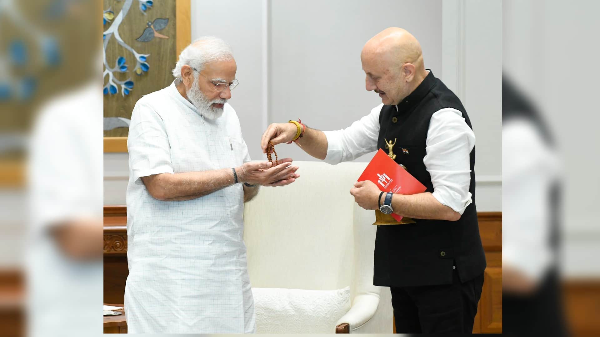 Anupam Kher met PM Modi and gifted Rudraksh Mala from his mother dulari