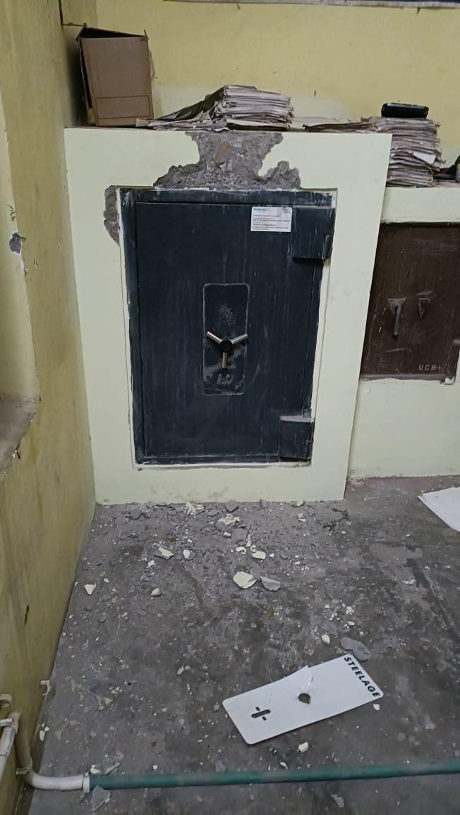 Attempt to break the vault of UCO Bank