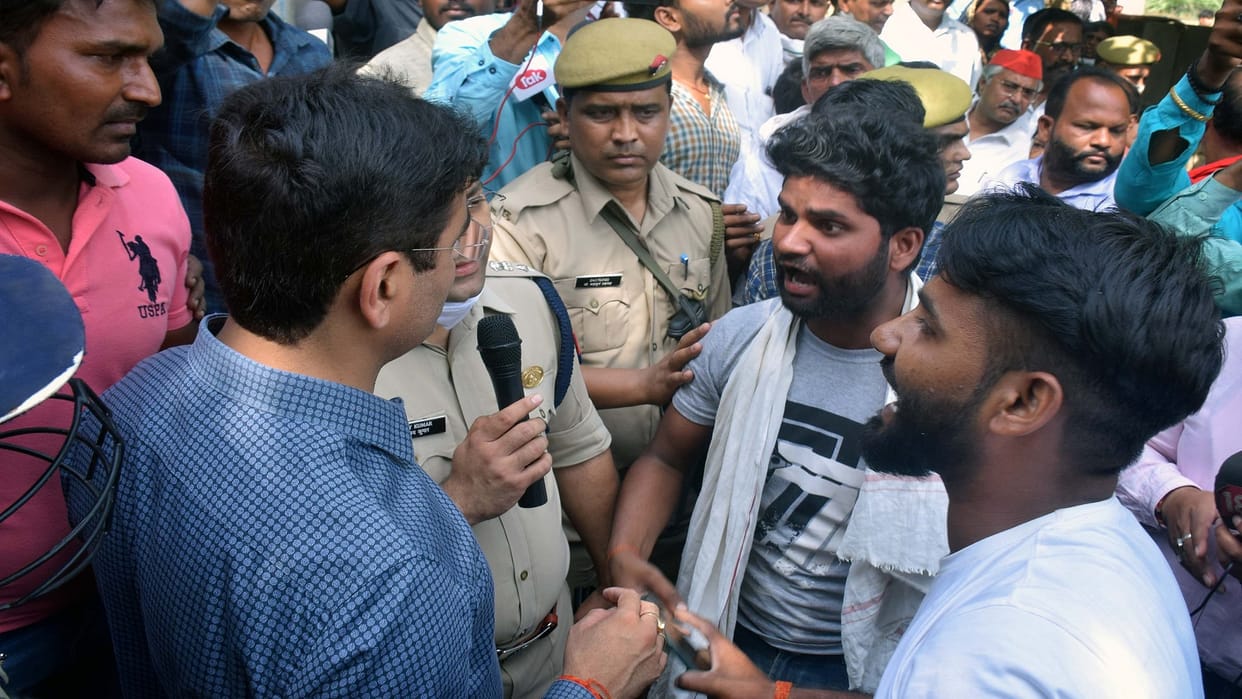 Mass murder: sending the dead body for post-mortem before the arrival of the relatives, scuffle with DM-SSP