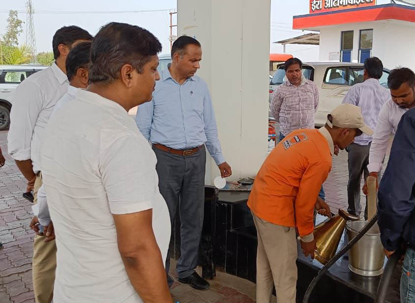 Raid in four petrol pumps, machine and oil check