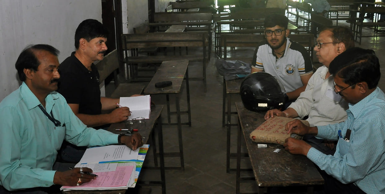 437 teachers were absent on the first day in the evaluation of answer sheets