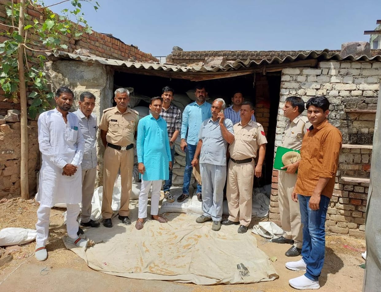 Ration of the poor was sold from the government office, CM Flying's team raided and recovered 800 bags of wheat