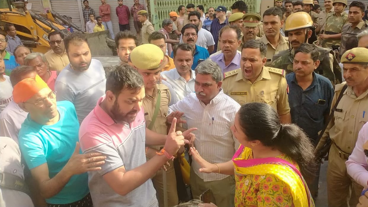 hangama,atikraman,farrukhabad news