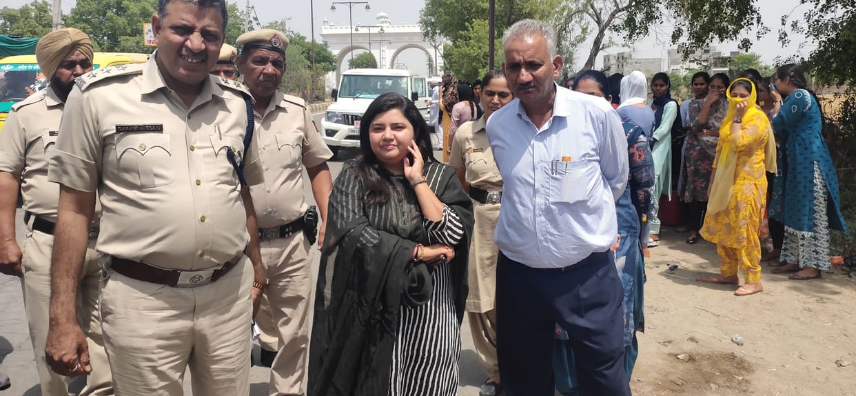 SDM Sahiba, you should take care of our college, the management committee should not be allowed to enter