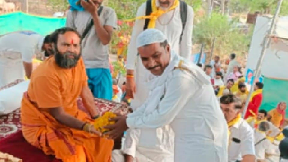 Sehore: Jajna reached Narmada Parikrama Padyatra, Muslims welcomed Uttam Swami Maharaj