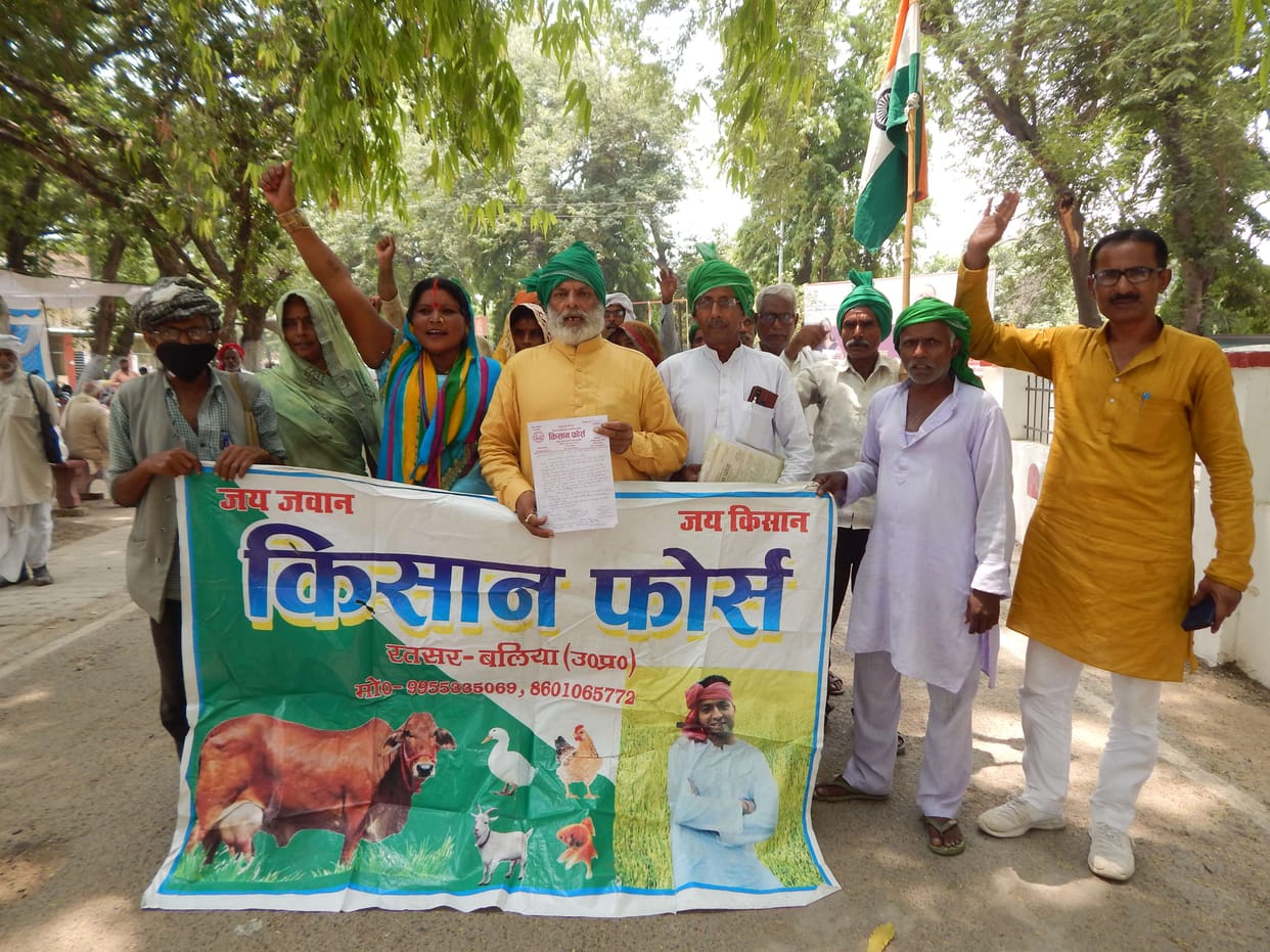 Kisan Force members submitted memorandum to DM regarding various demands