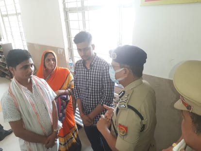 UP Police constable commited suicide in varanasi by shot himself with revolver after  sending suicide note to son