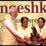 पीएम मोदी को किया गया सम्मानित।